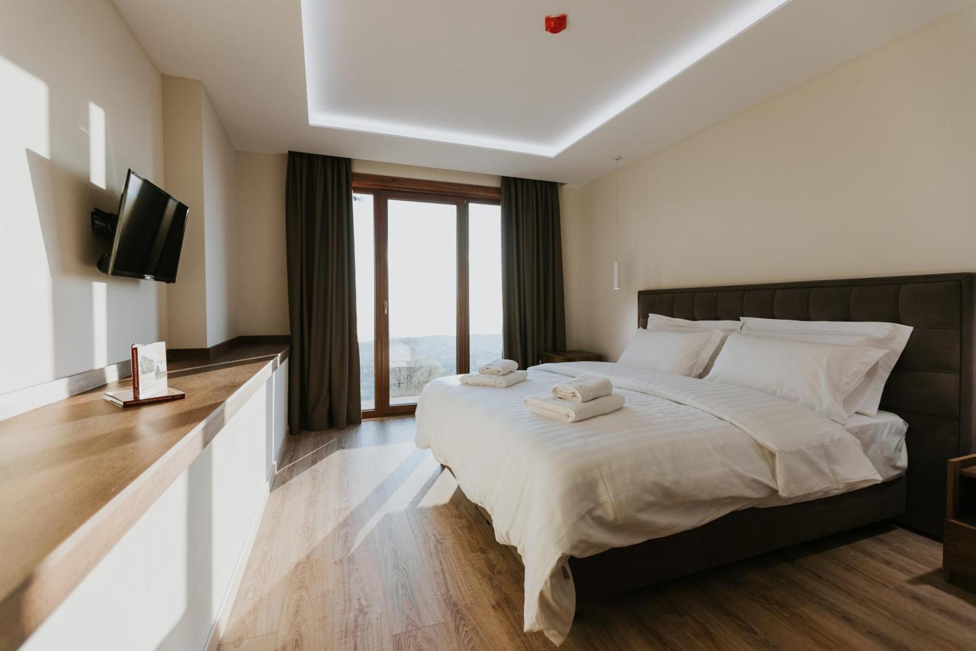 Hotel Kroi Near Castle Entrance Castle And Town View Krujë Екстериор снимка