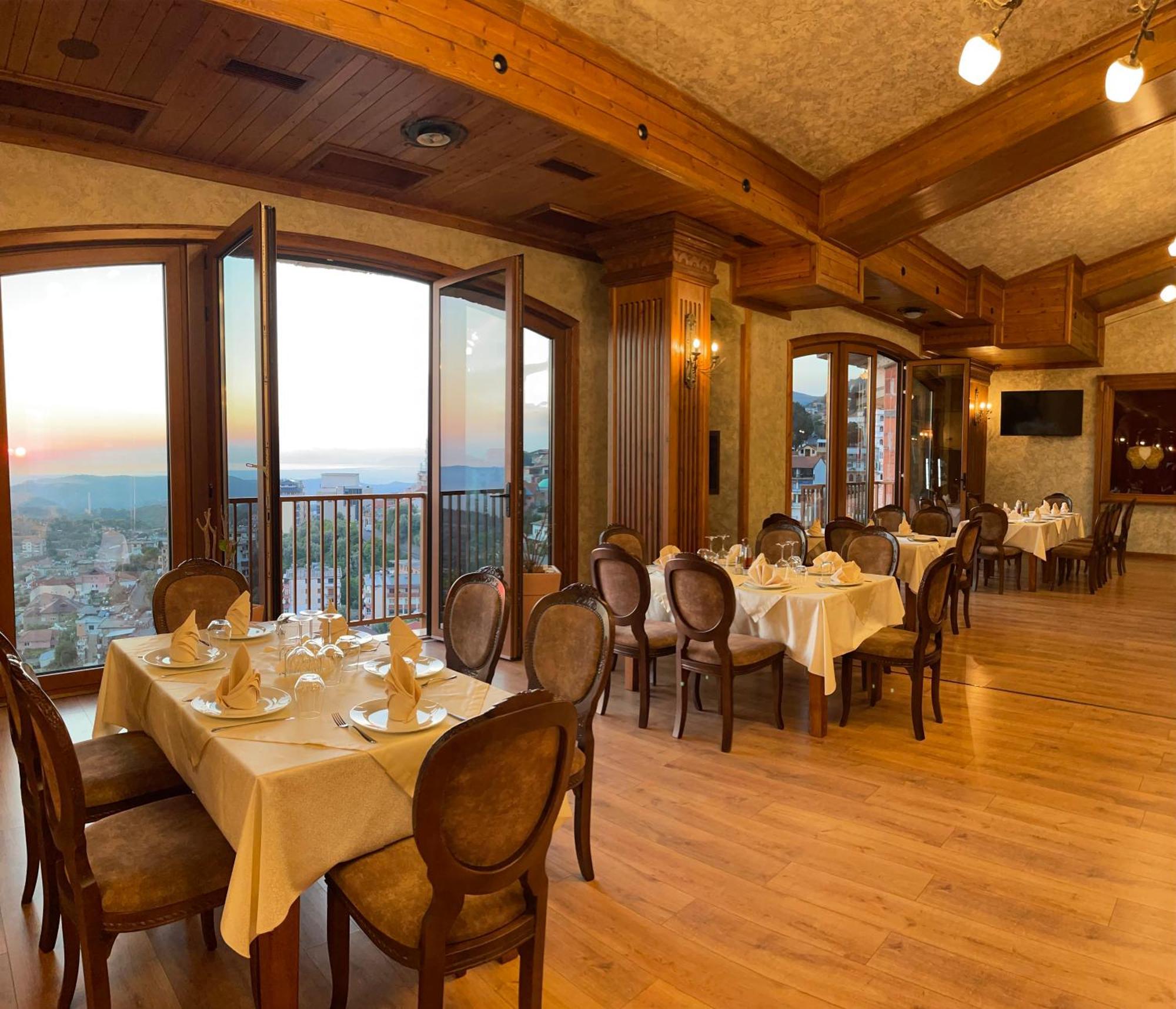 Hotel Kroi Near Castle Entrance Castle And Town View Krujë Екстериор снимка