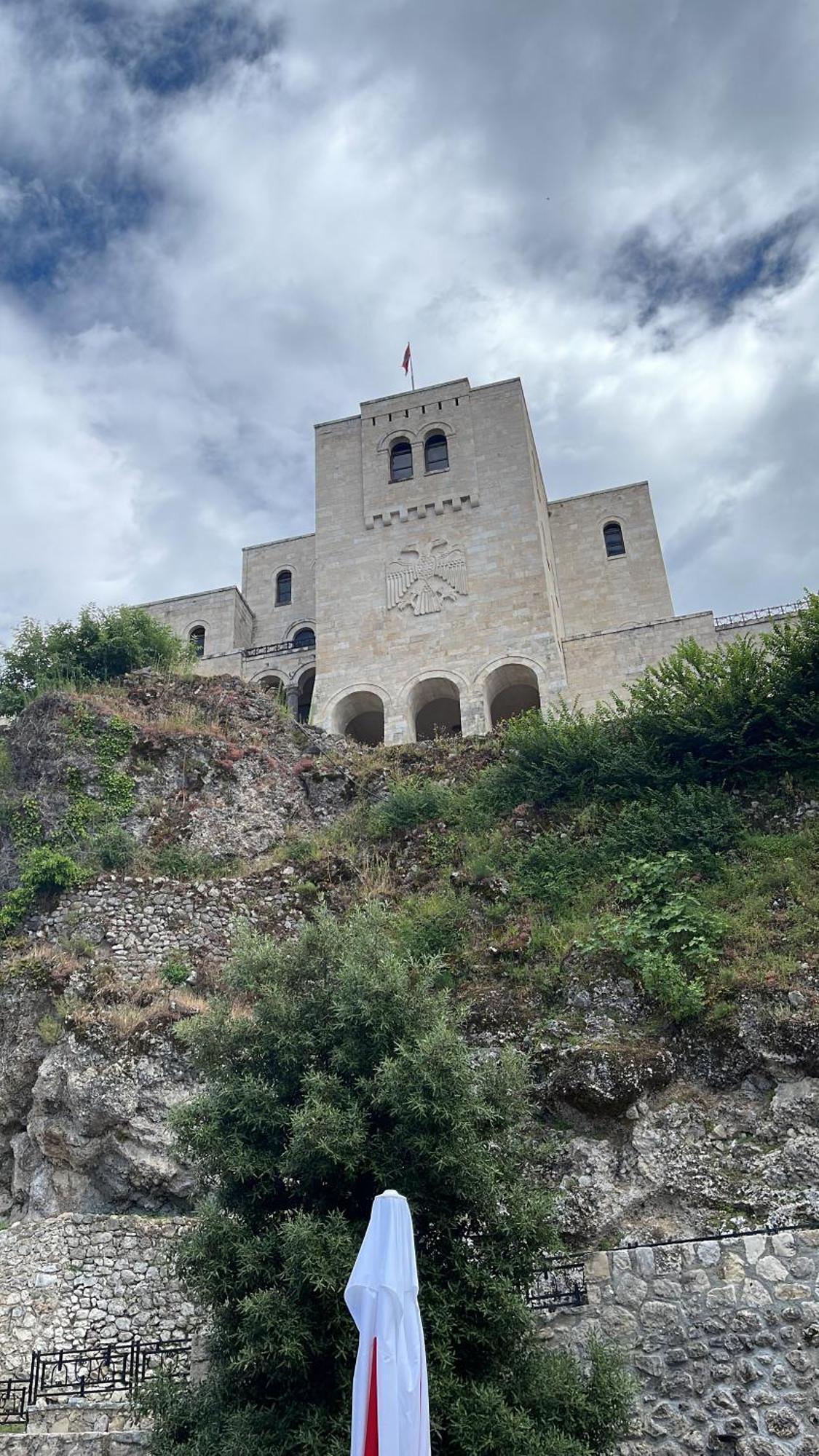 Hotel Kroi Near Castle Entrance Castle And Town View Krujë Екстериор снимка